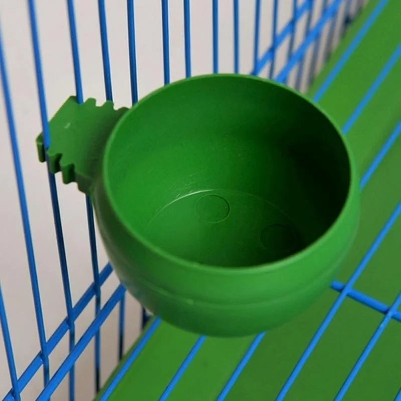 Plastic duivenvoerbeker