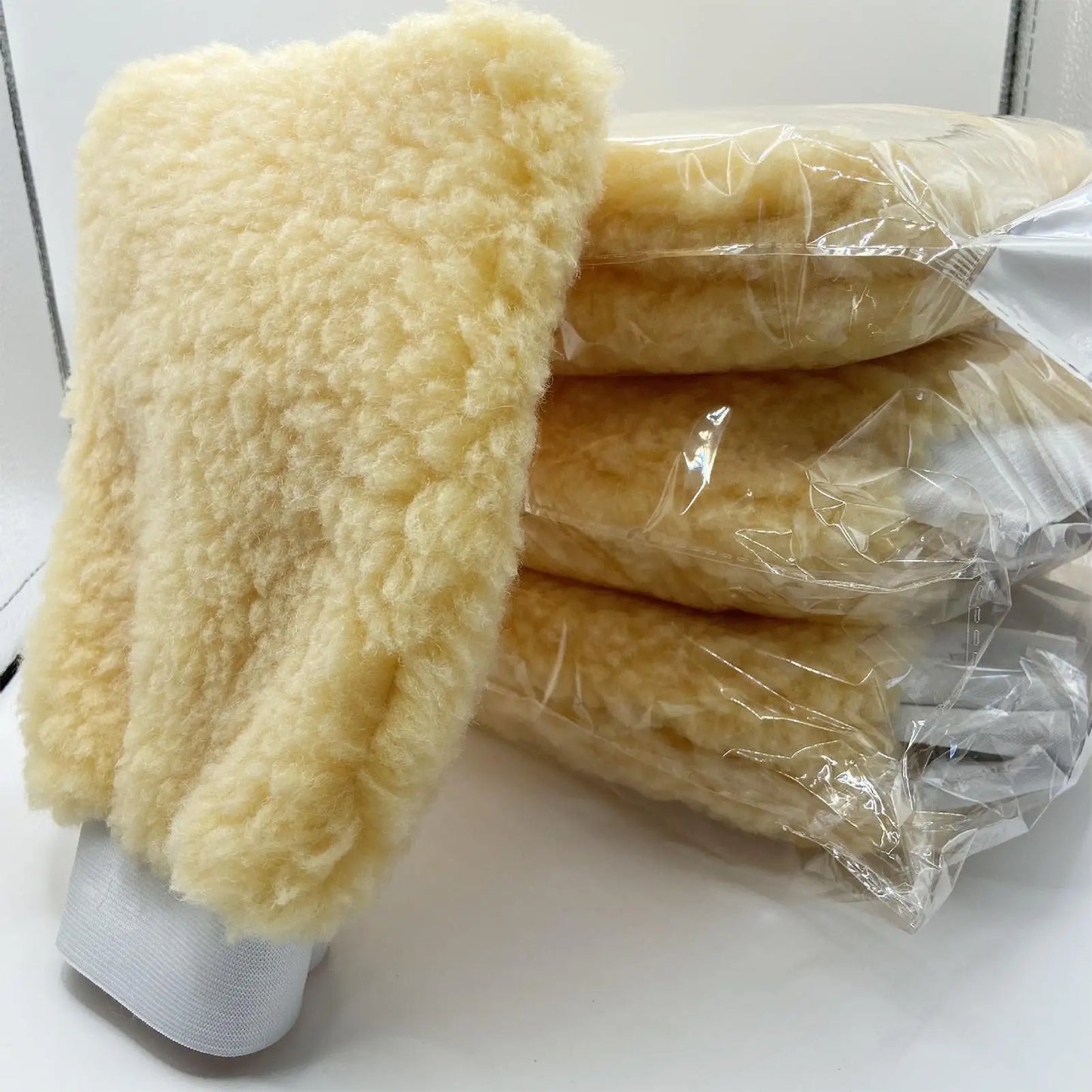 TickMitt Care – Zachte Grooming & Applicator Handschoen voor Paarden en Huisdieren