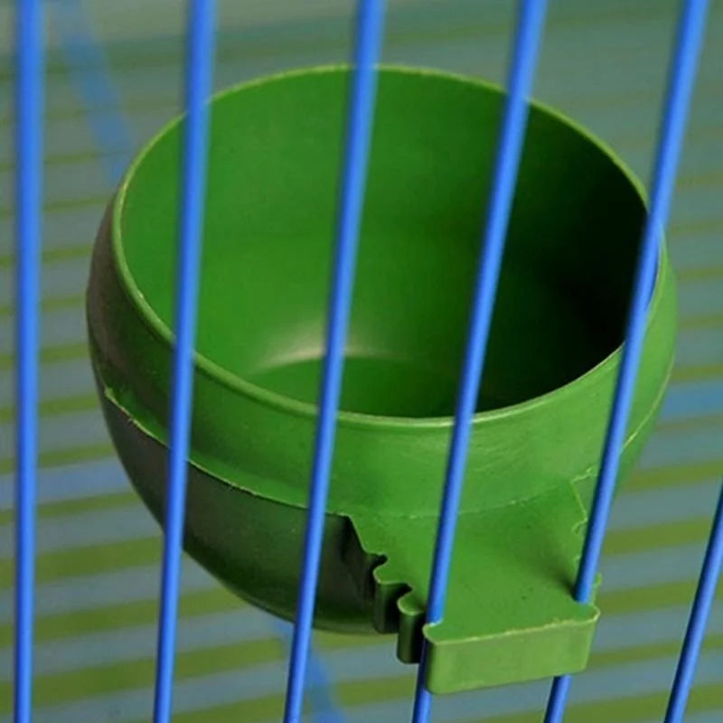 Plastic duivenvoerbeker