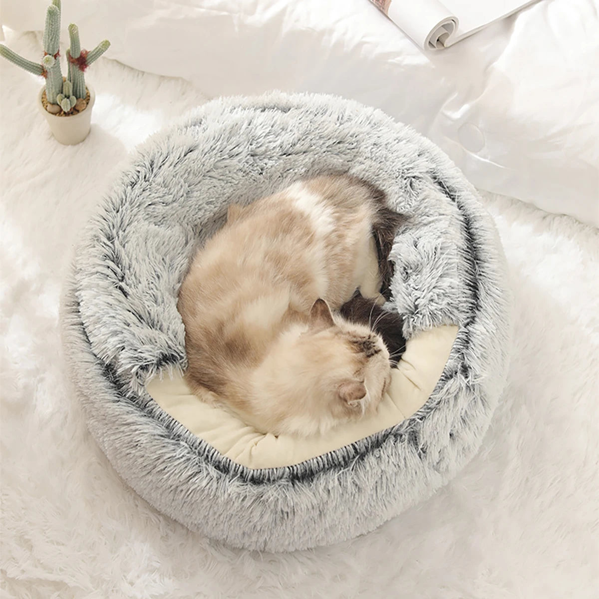 Pluizig Doughnut Kattenbed met Hoed – Zacht & Warm voor Kleine Huisdieren