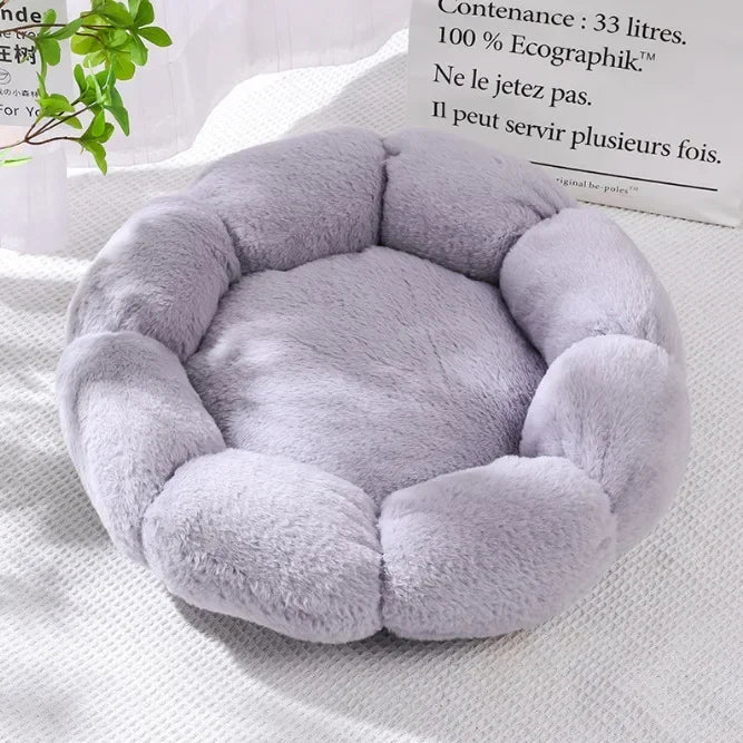 Hondenbed Bloemvorm – Zacht Pluche & Waterbestendig